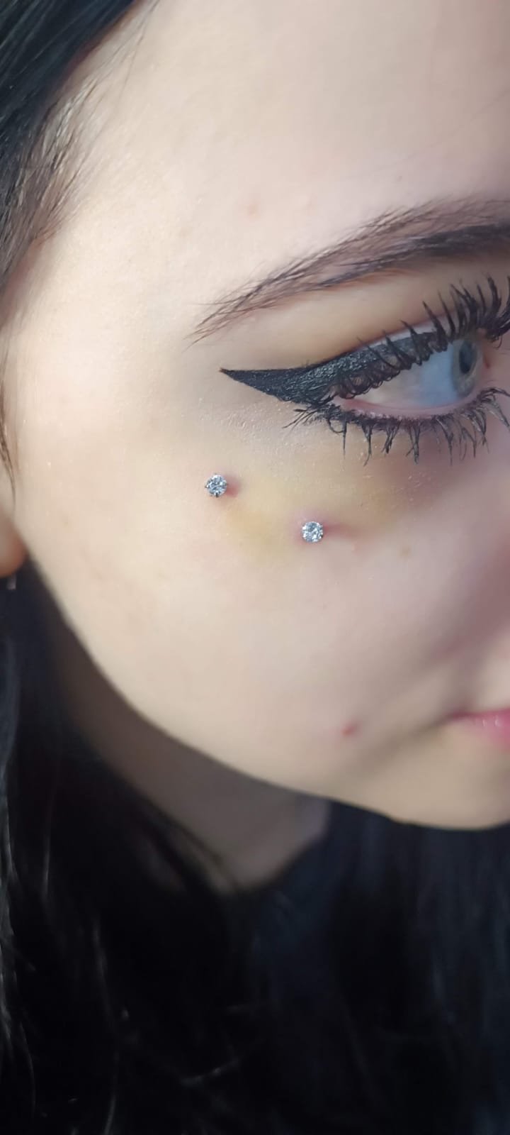 Anti Eyebrow
